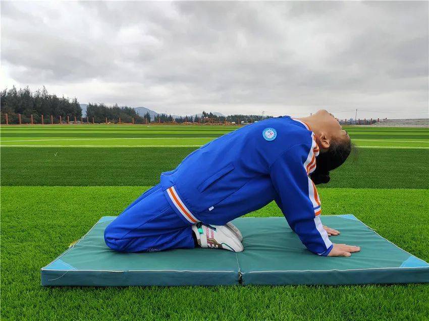 "小小少年强体魄,天天锻炼身体棒" ——寒假居家体育锻炼新时尚