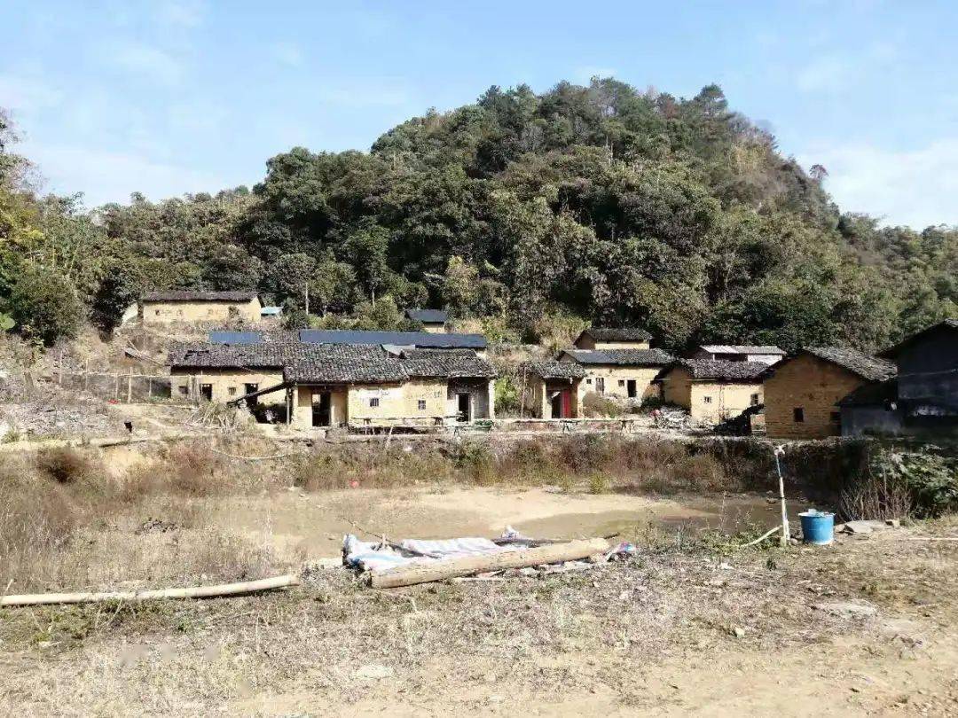 建在山上的高坳村,村民多以打铁为生