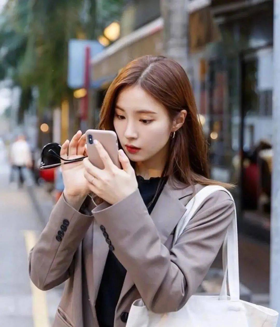 出道20年韩国少有的纯天然美女为什么还背负着收视毒药的绰号