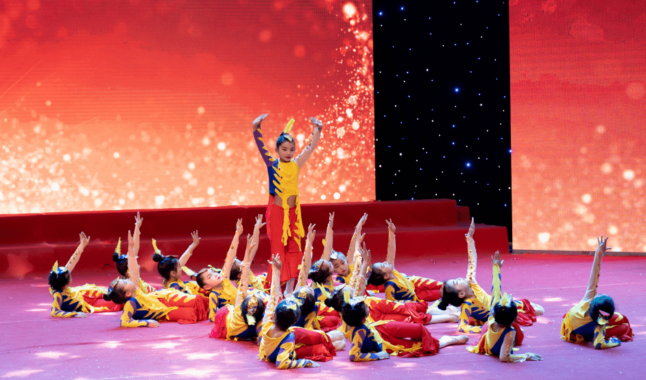 新闻综合频道)"艺璐有你 音舞同行"暨王璐舞蹈专场文艺晚会2021许昌