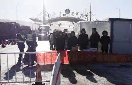 极寒天气“送温暖”,做好疫情防控 工作的保障员_霍林郭勒市