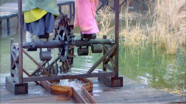 于是马钧就利用齿轮的原理发明出了翻车,有了翻车,百姓灌溉农田轻松了