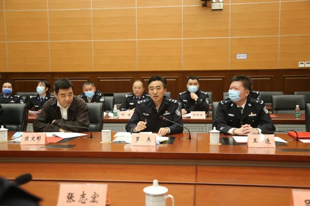 市公安局党委委员,政治部主任陈文彬,市体育局党组成员,副局长徐延鸿