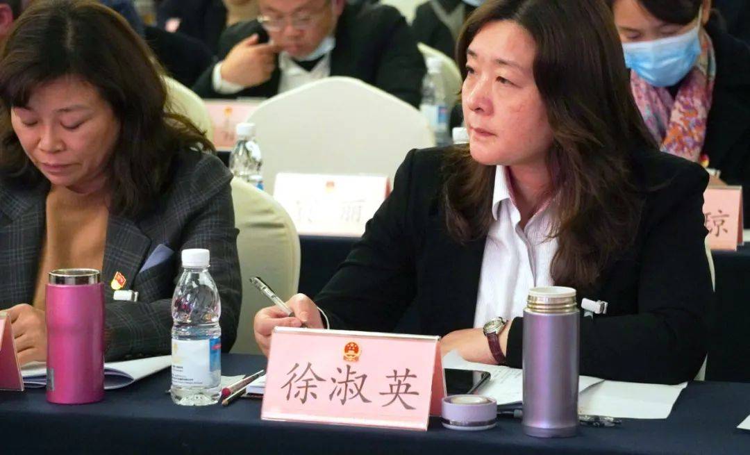 华阳街道党工委副书记,办事处主任双流区人大代表徐淑英听完通报后