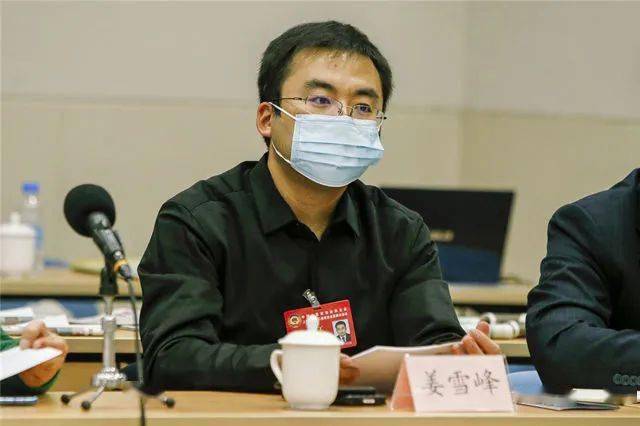 姜雪峰委员:1月21日深夜,在对文本进行又一次精心梳理后,李道季提交了