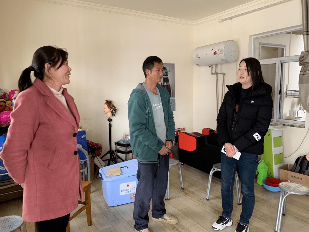 副市长魏妮娅看望慰问丽江首例人体器官捐献者家属_华坪县