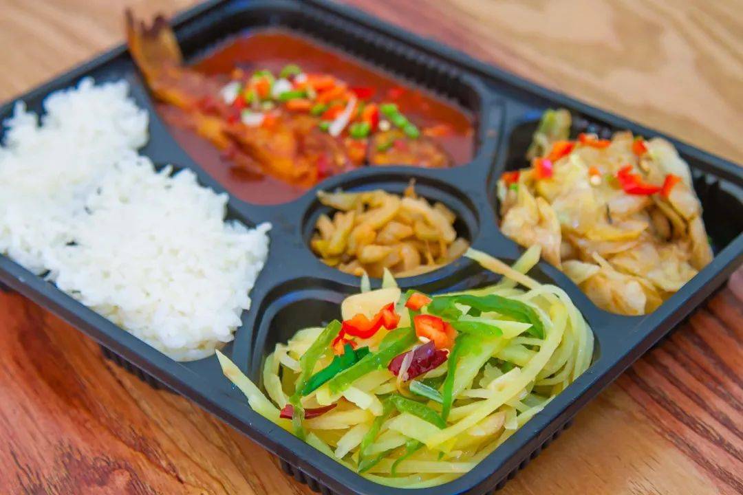 美团点评用户调研数据显示,消费者对中式小吃快餐的偏好占比为85%