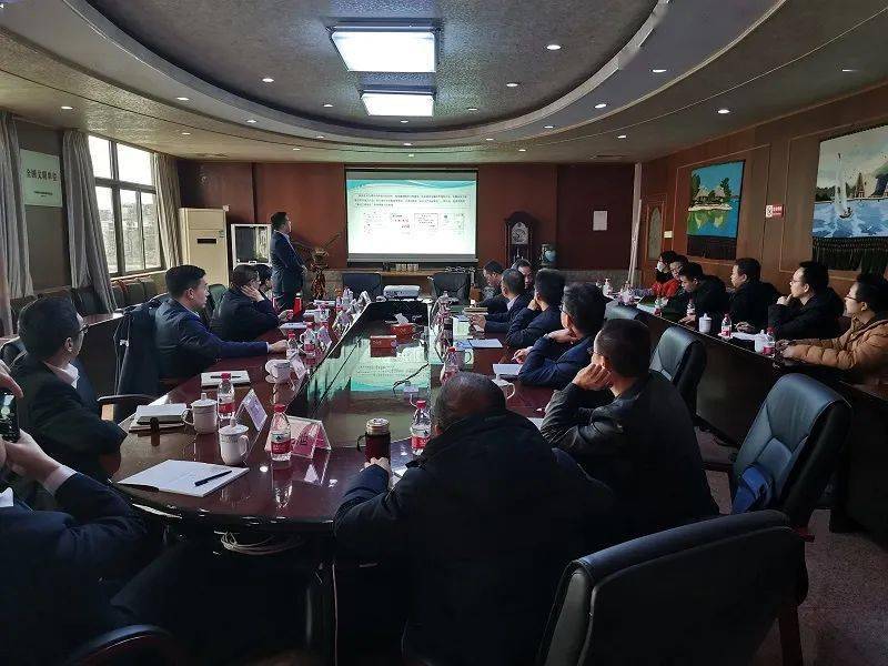 宜昌航道工程局副局长厉涛介绍了团队人员及其单位有关情况.