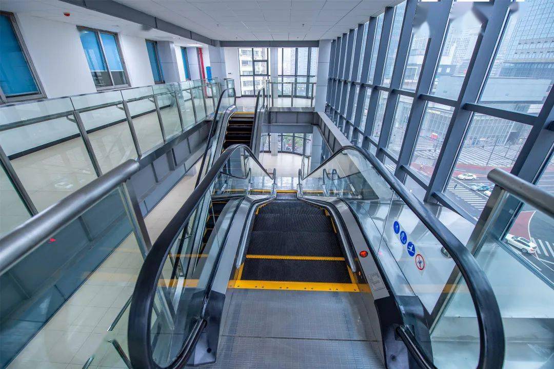 点赞湖南省人民医院天心阁院区门诊自动扶梯正式启用
