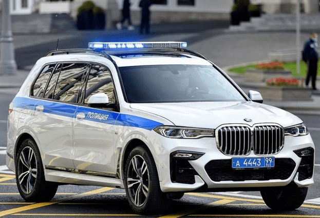 俄罗斯街头的各式警车!网友:这也太壕了!