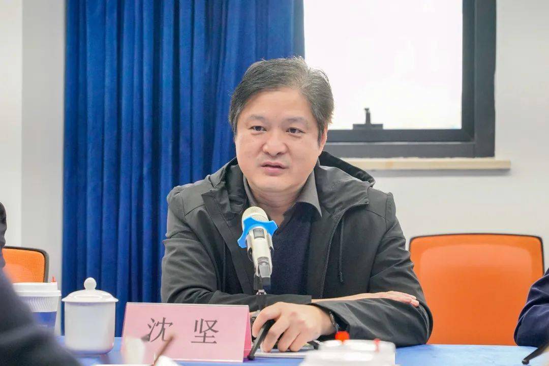 园区教育局局长沈坚致辞签约仪式上,周志颖院长,朱泽南董事长,张建东