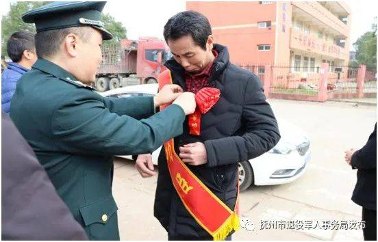 科技大学,毕业后成为一名火箭军军官,2011年入党,现服役于96715部队