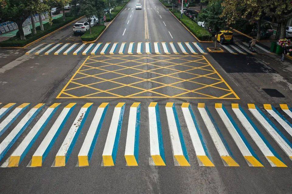 智慧斑马线3d立体标线闪亮冠县