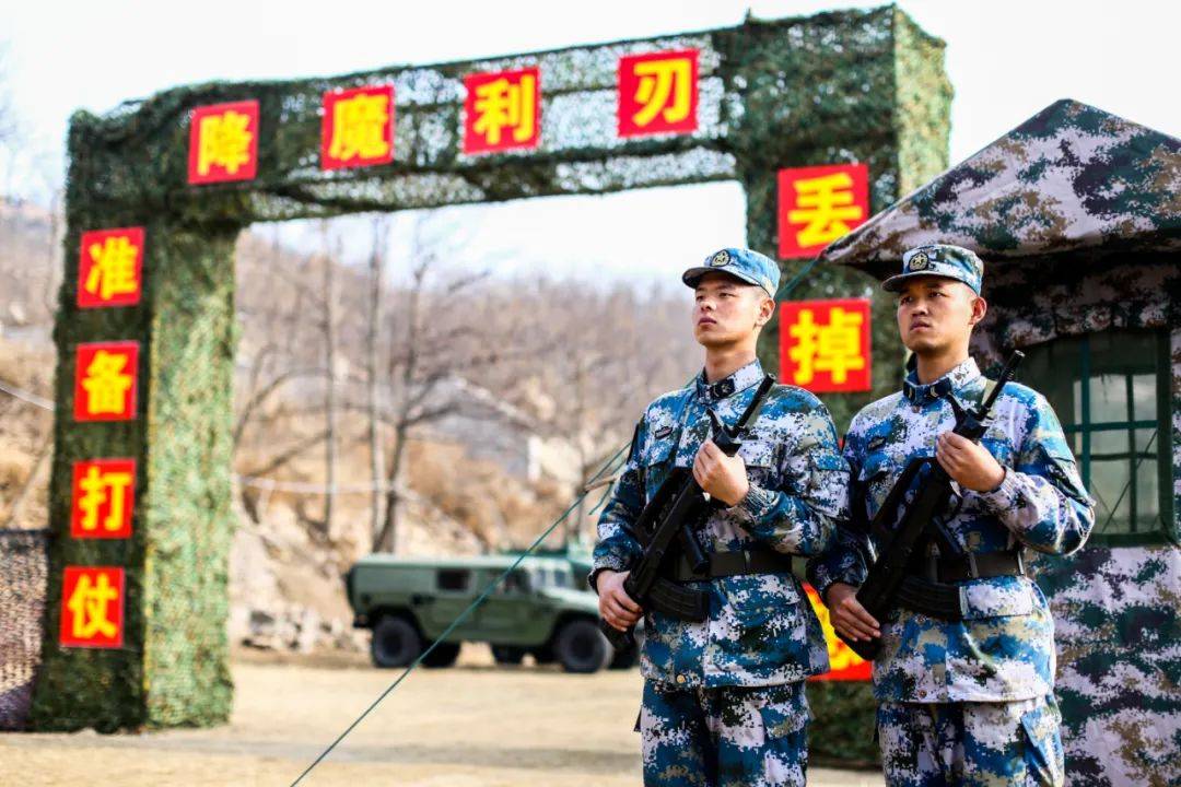 野外驻训看防化兵们的必备技能