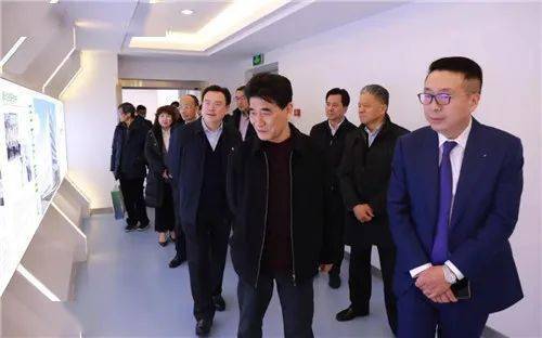1月26日,苏州开发区研究会会长王金华一行在苏州市副市长杨知评,高新