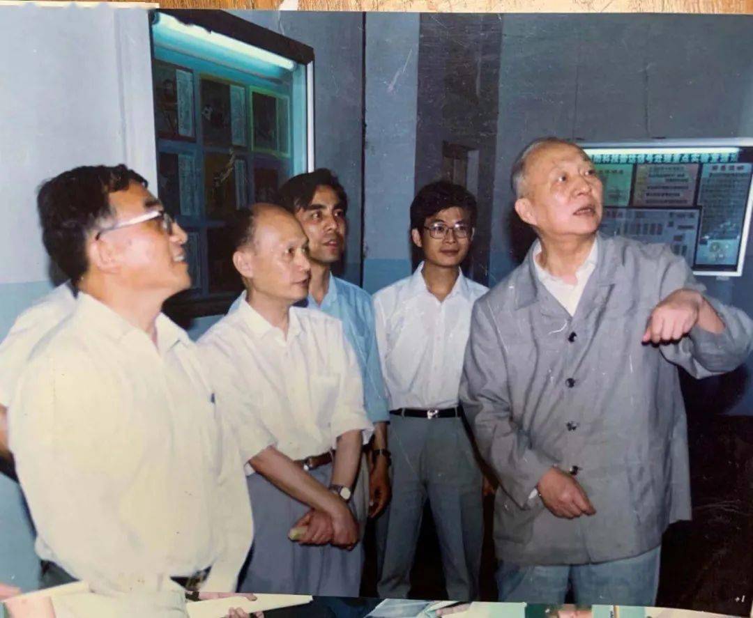 缅怀致敬从保铮同学到保铮先生红色朝阳班参与保铮院士档案整理