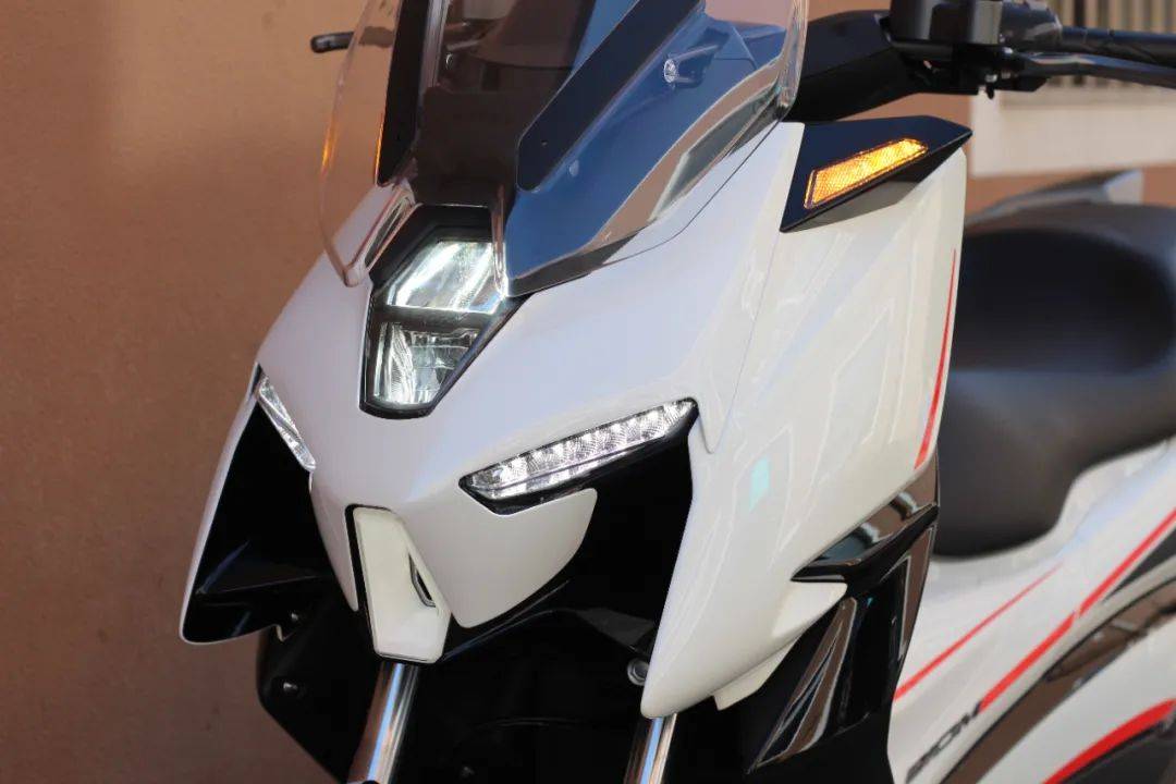 市售秒天秒地的升仕310m实拍细节,百公里实测7.4s