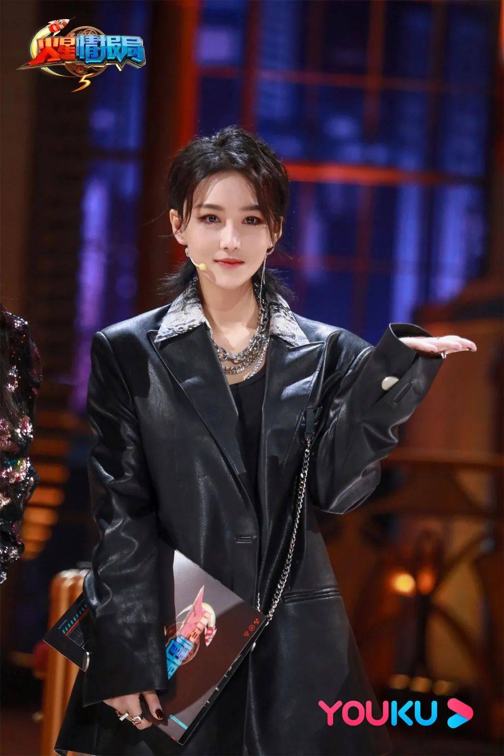 讲真,张馨予剪了短发之后,我才记住她这张脸._造型