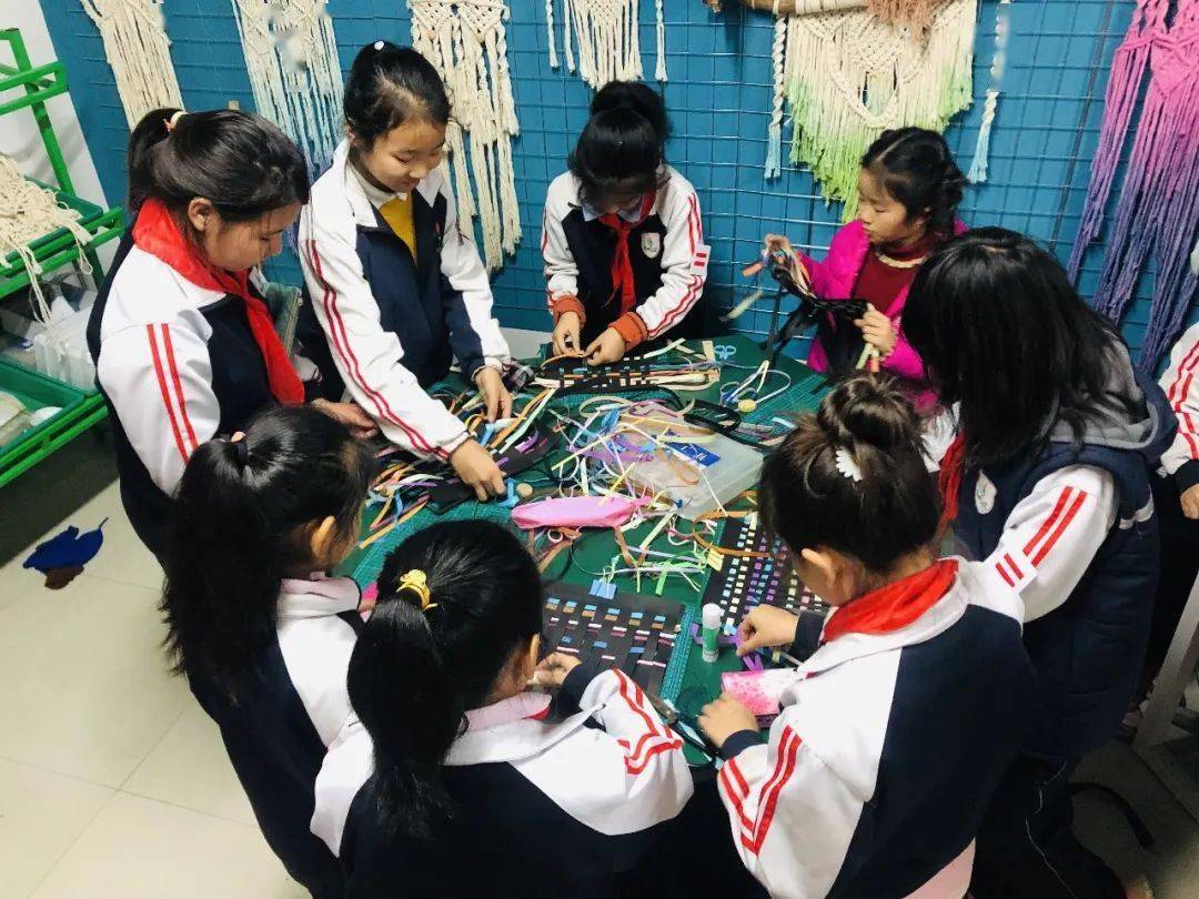 灞桥教育东城一小点燃成功梦想成就艺术人生东城一小编织社团成果展示