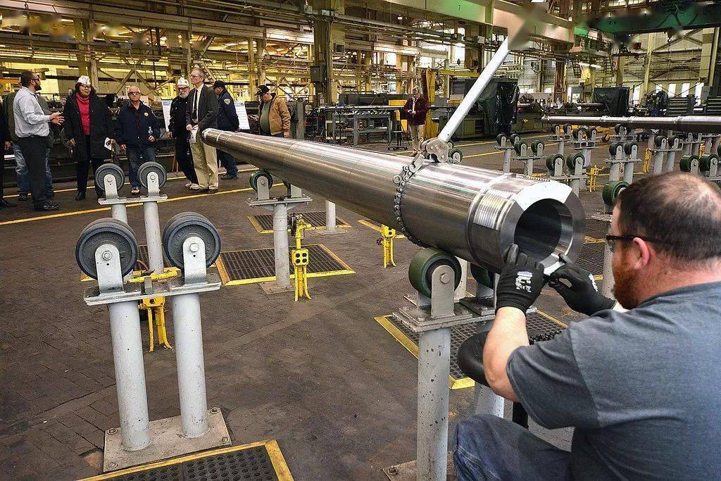 花了18亿最先进的径向精锻机进厂全球就两台