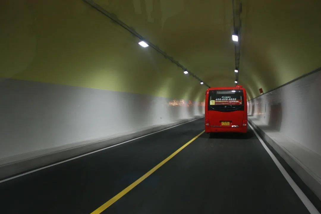 2011年2月21日上午9时,日铸岭隧道(全长1380米)及其连接线正式通车,与