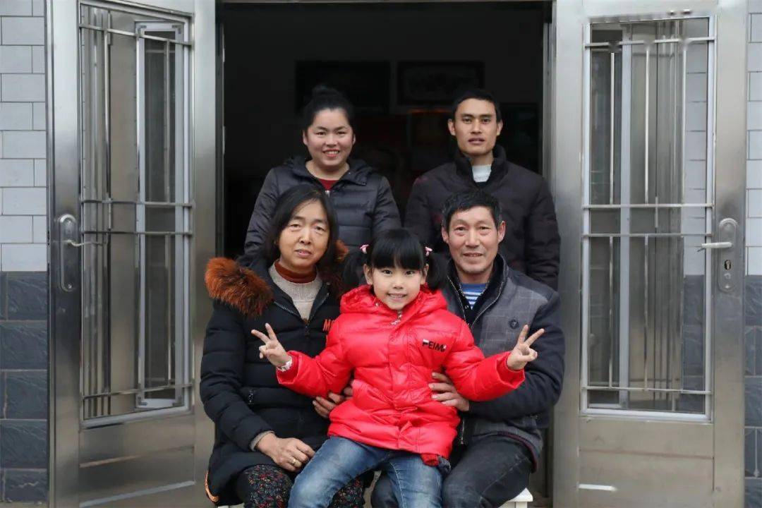 苏萌,你在村里做的这件事,真赞!_全家福