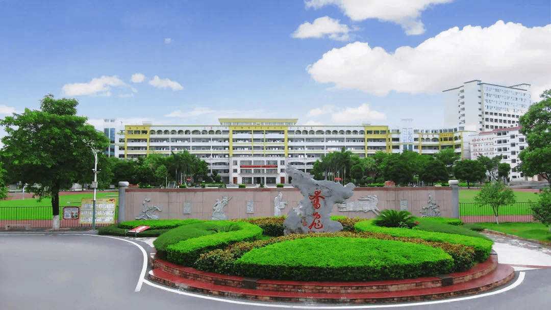贵港市新江南实验中学成立于1998年,位于贵港市江南大道中段,占地130
