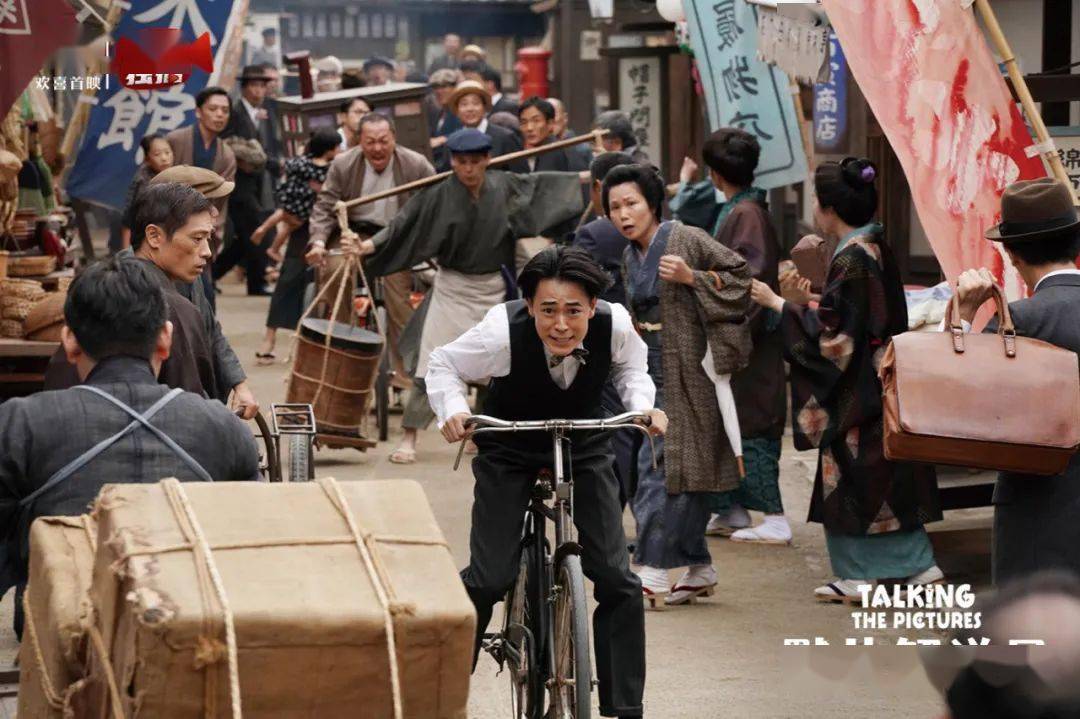 主人公,悍匪和警探之间的这一场较量,不仅一反硬桥硬马的动作追逐戏