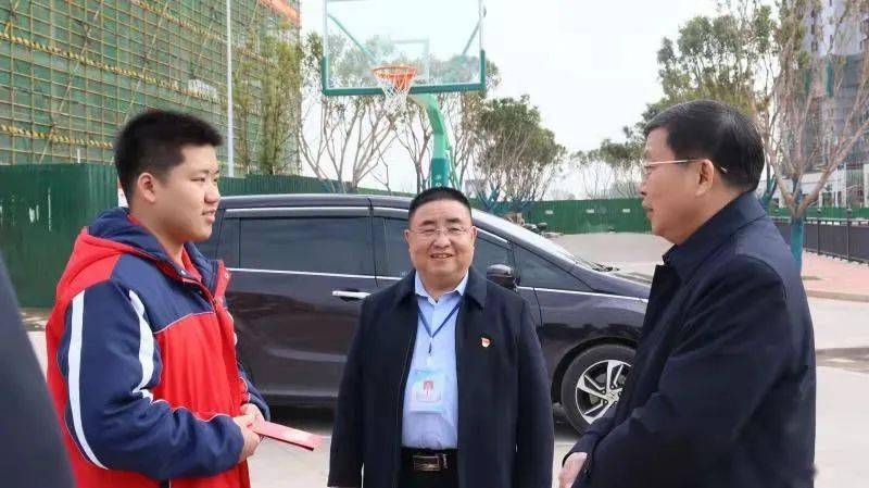 南康中学(北校区)市委常委,区委书记徐兵1月30日朱金祥还被评为"赣州