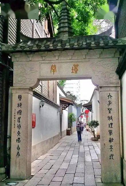 跟着三坊七巷名人贴春联_楹联