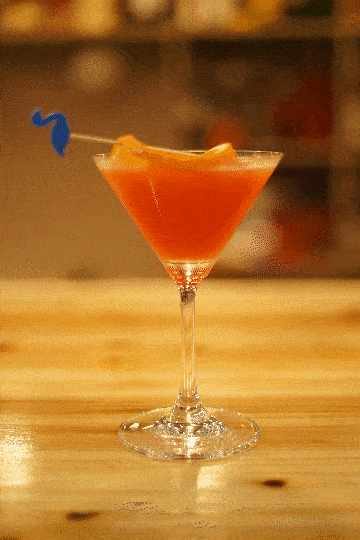 烈焰红唇颜值超高的一款酒,名字也充满魅力.