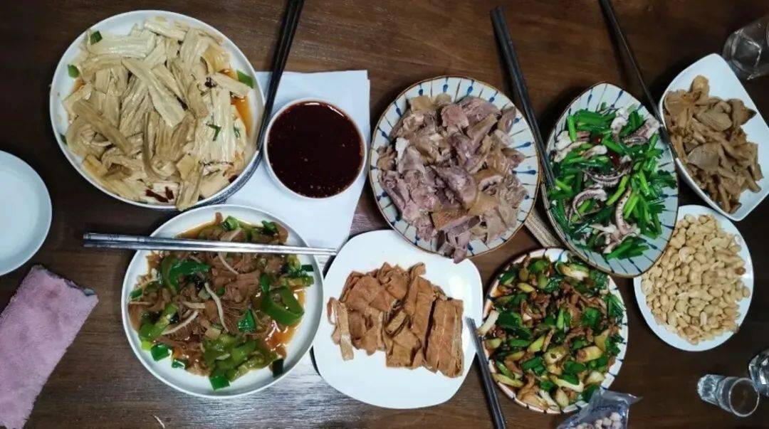 真香终于又吃上了家里的饭