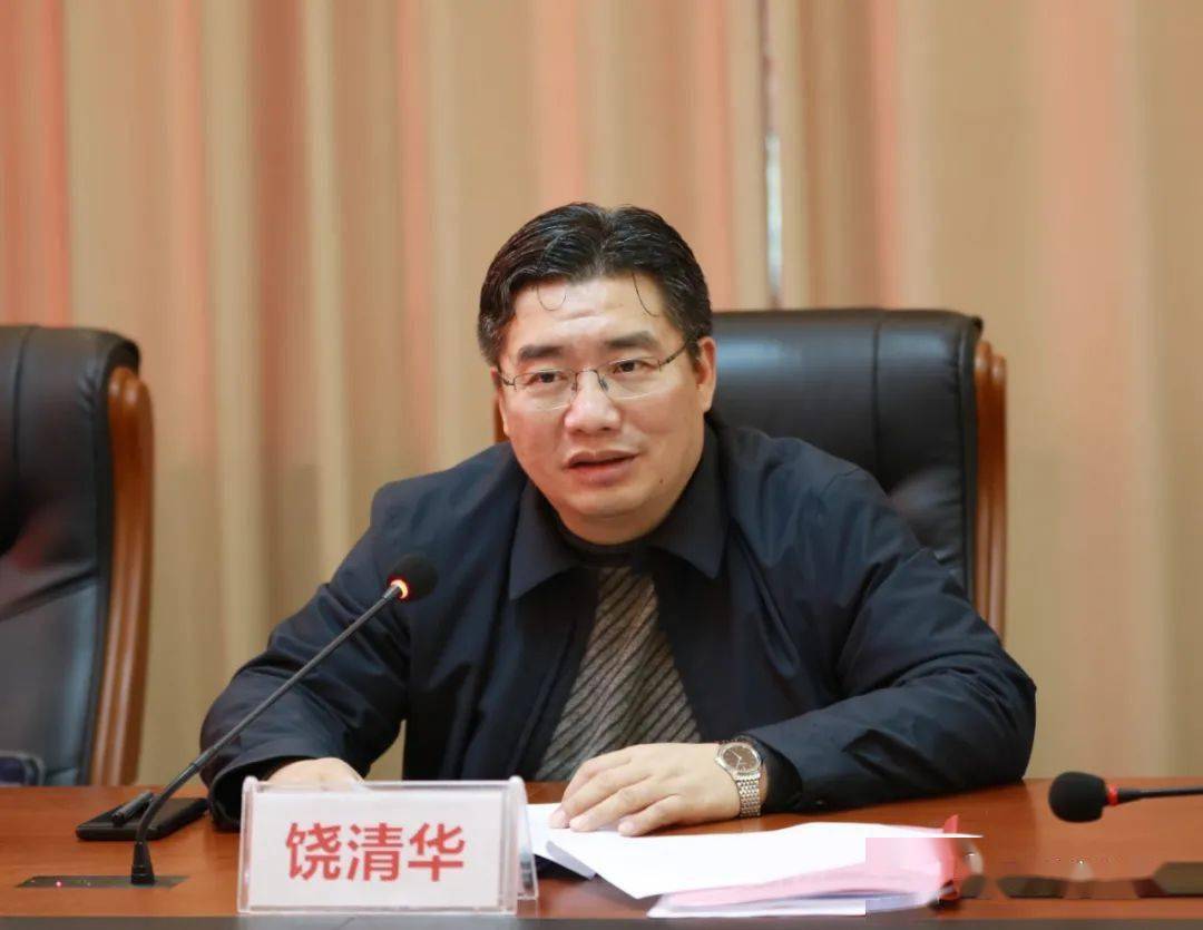 随后,张传志带头作个人对照检查发言,其他党组班子成员逐一作对照检查