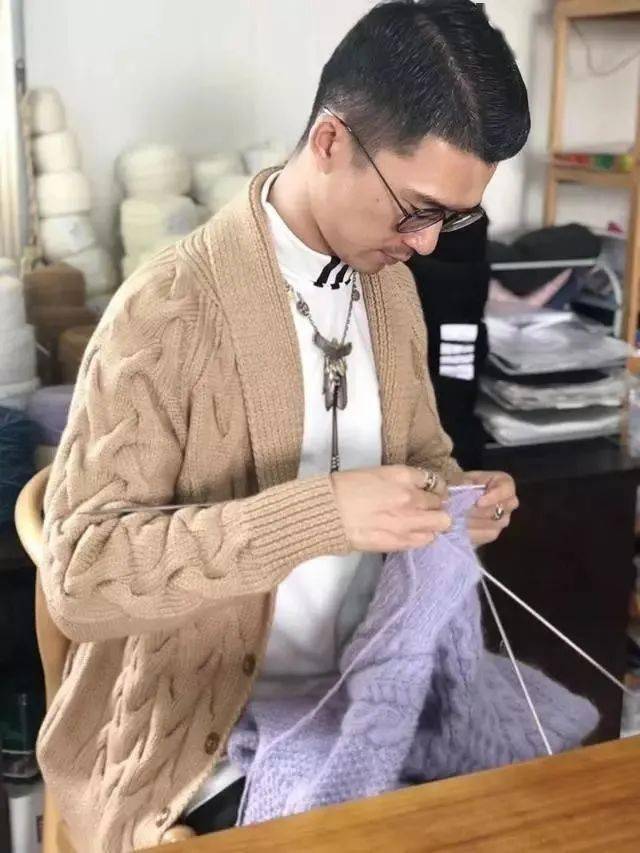 人物登上央视汕头织男潘跃彬乡村青年的针织人生