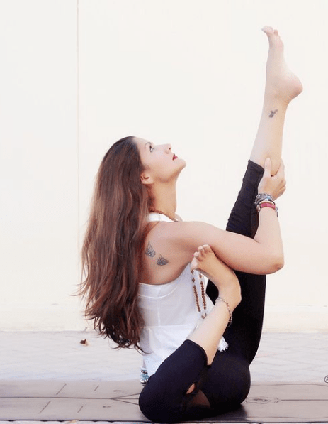 4个孩子的瑜伽辣妈事业家庭身材一个也不误是怎么做到的