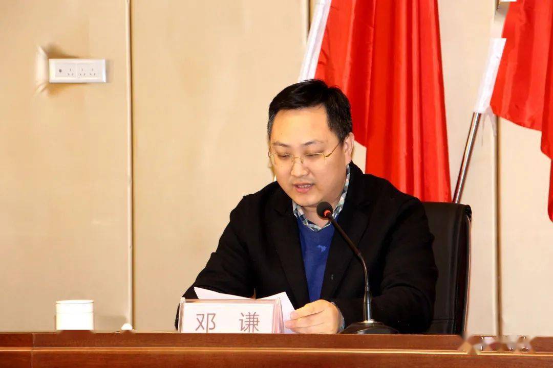 会上,阆中市经济合作和外事局经济合作股股长邓谦上台发言,他提出希望