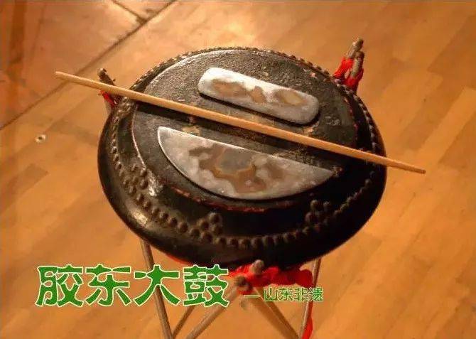 胶东大鼓的形成既有对当地民歌,小调的广泛吸收和传承又有从戏曲,曲艺