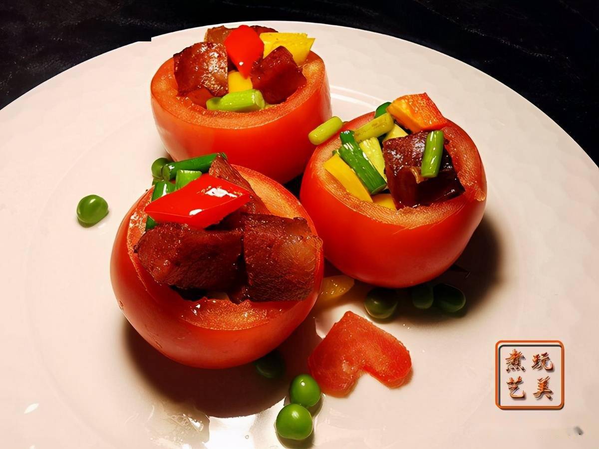 风声水起蒜苗腊肠装入番茄盅更上档次的年菜