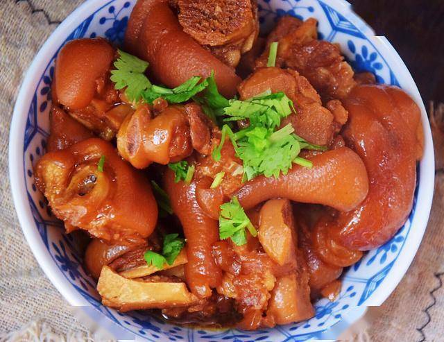 猪脚怎么卤好吃不腻 8358381bfbd74392b9f45b592873f445.jpeg