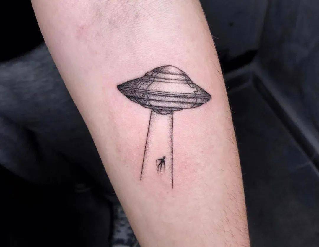 来自地外的不明飞行物ufo纹身