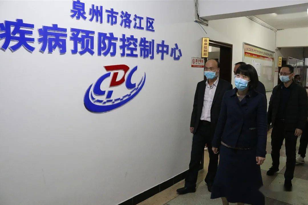 陈倩与区卫健局部分领导班子成员进行座谈,听取了区卫健局有关疫情