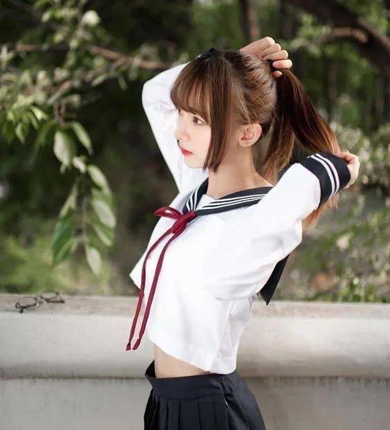 绘画参考一组扎头发的人物动态参考