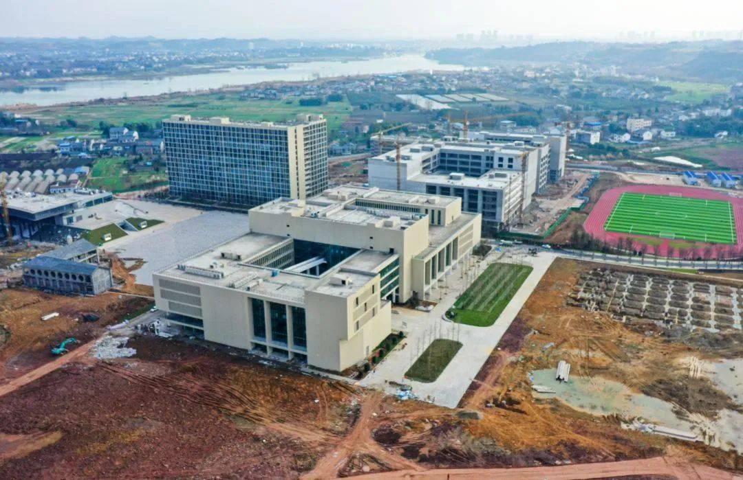 南充电影工业职业学院项目南充高中临江校区位于顺庆区荆溪片区,占地