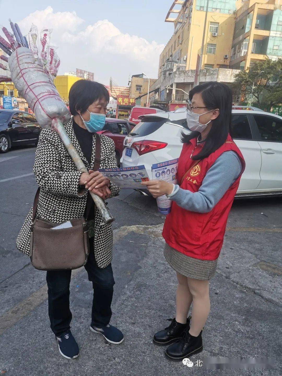 北城街道闽西交易城社区开展清村扫楼专项活动