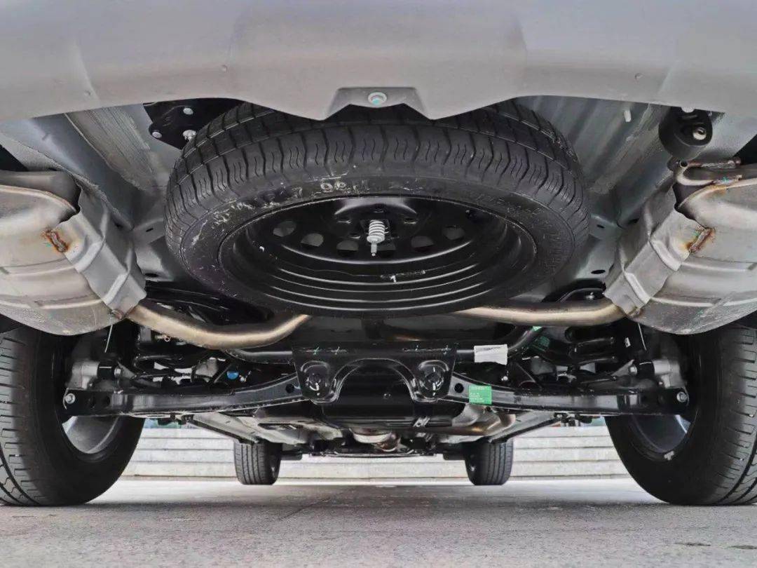 都是15万就能买的超火7座中型suv,动力优秀底盘出色,国货顶流柱怎么选