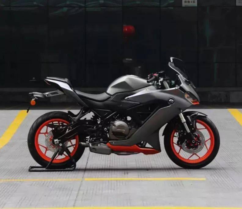 qjmotor全新双缸跑车赛350实车曝光这颜值是你的菜吗