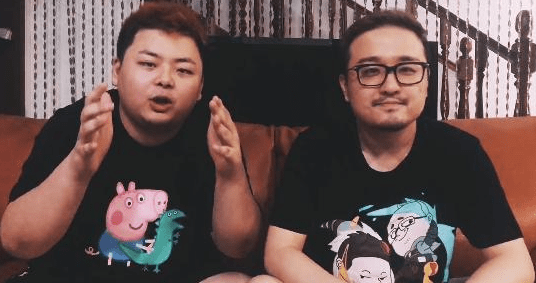 现在德云色的主要成员有笑笑西卡和小孩,但是解说比赛的时候一般都是