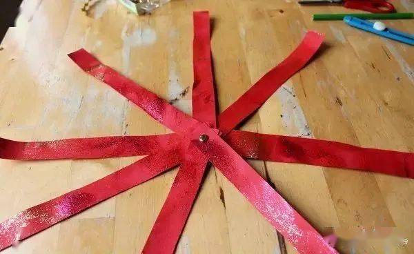 一个锤子一个钉子一块木板猜成语_一个弯锤子钉钉子图片(2)