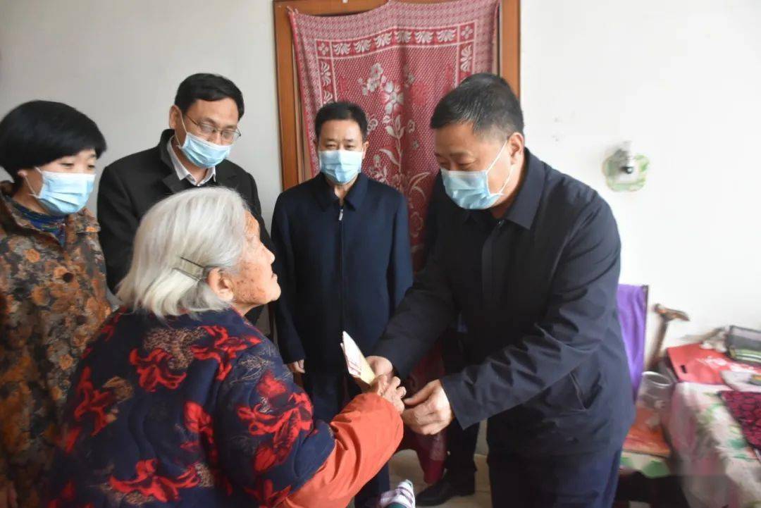 县委书记马义民春节前走访慰问