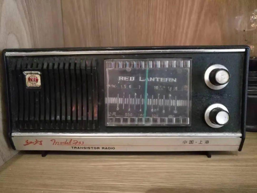 八,九十年代风靡一时的录音机,家里还有磁带么?